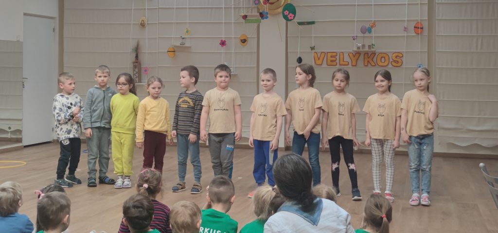 Šventinis rytmetis: ,,Rieda margučiai, džiaugiasi vaikučiai“ Šventinis rytmetis: ,,Rieda margučiai, džiaugiasi vaikučiai“