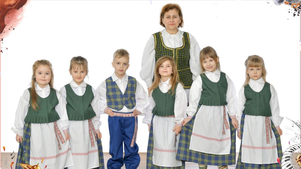 „Dainų dainelei“ – 50  