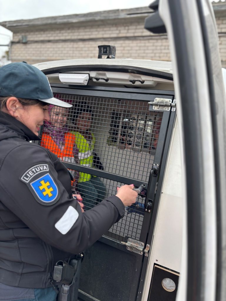 Išvyka į policiją – pažintis su pareigūno profesija