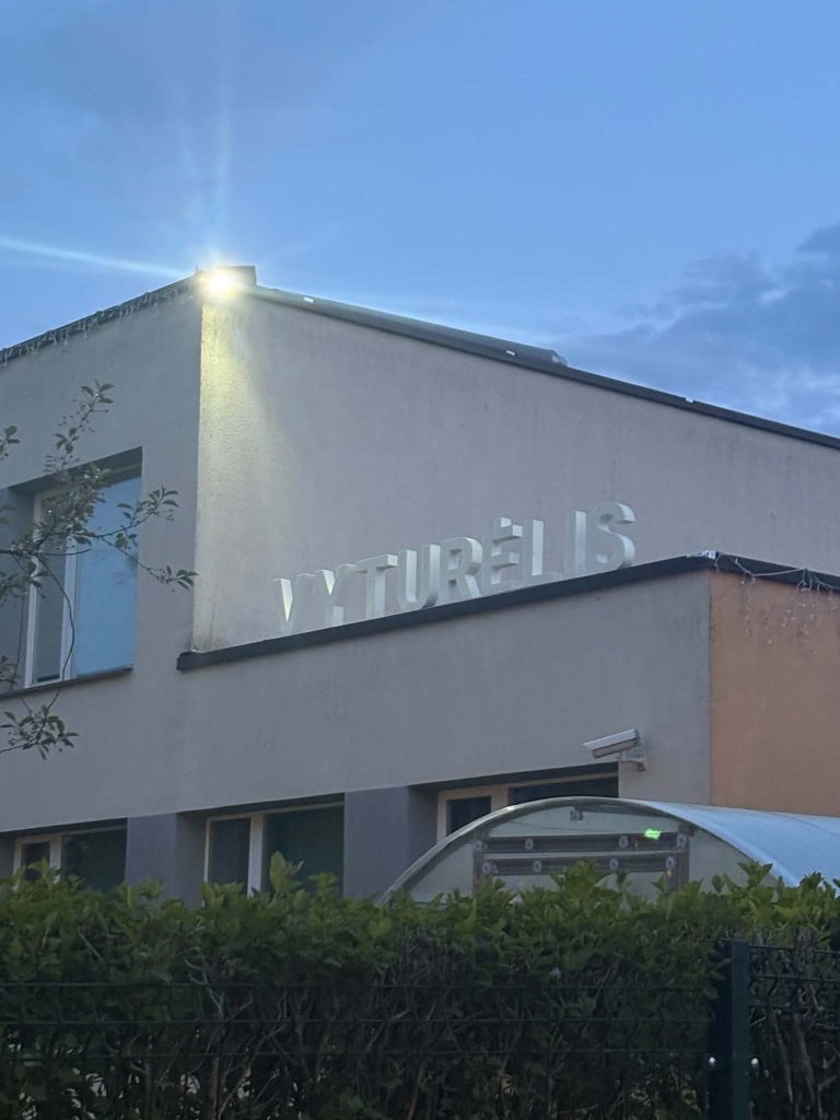 VASARA TĘSIASI